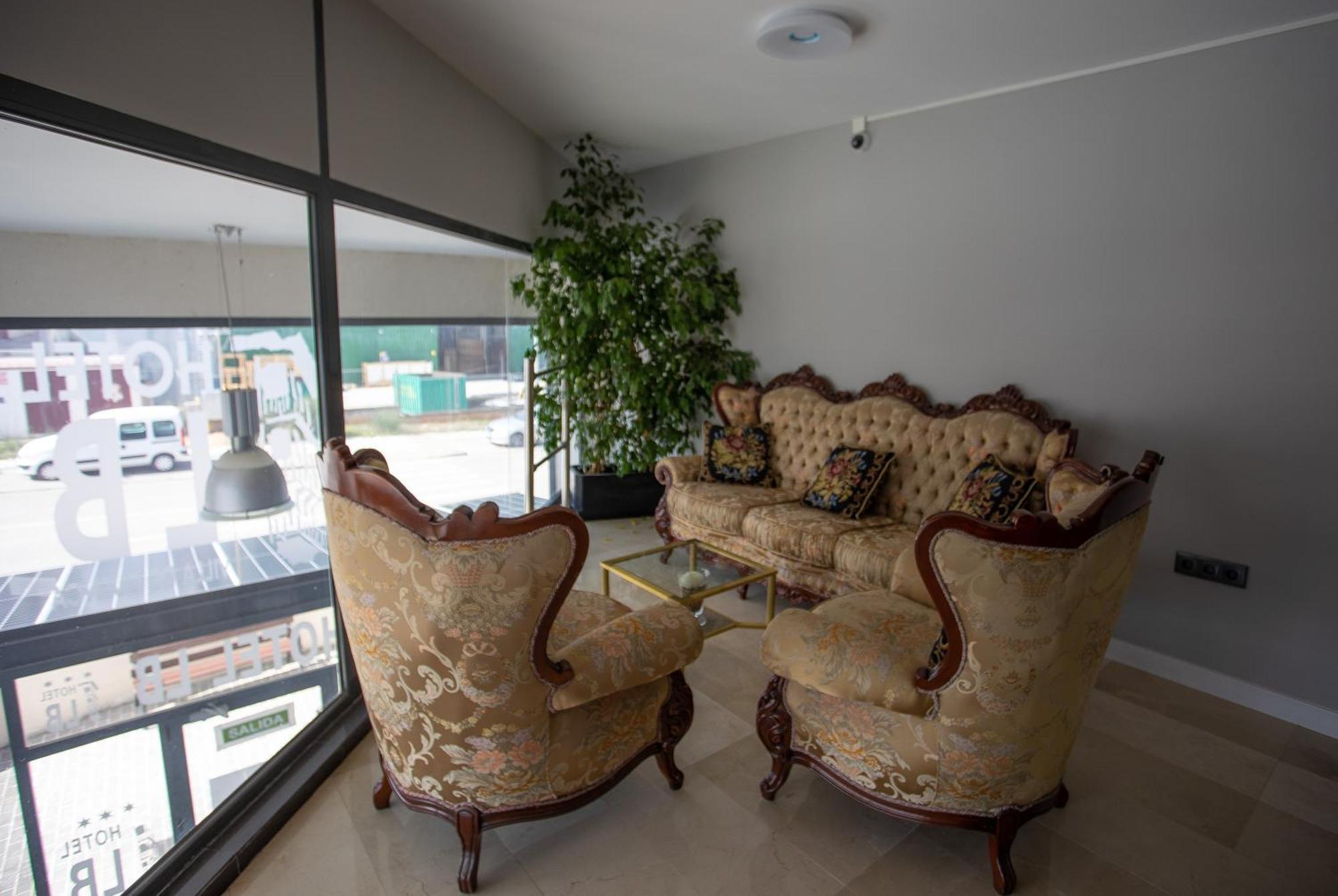 Hotel Lb Villa De Cuenca كوينكا المظهر الخارجي الصورة
